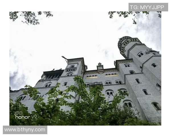 波斯光荣与新城堡的激烈对决展现足球魅力与战术智慧的巅峰较量