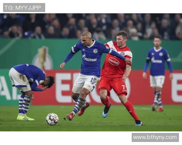 沙尔克04客场大胜压倒奥格斯堡取得关键胜利